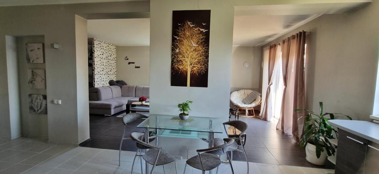 Villa Sveciu Namai Kamile Šiauliai Exterior foto